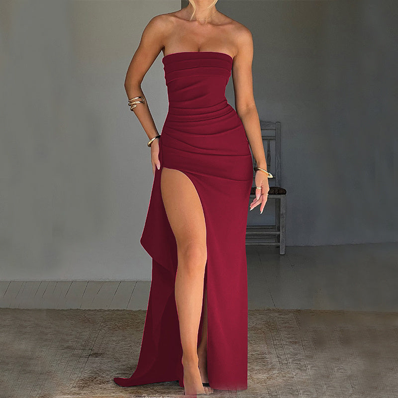 Glamour-Göttin: Trägerloses, langes Kleid mit Schlitz