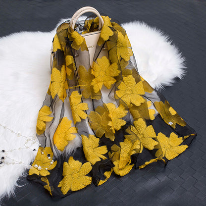 Élégance florale : foulard en soie creuse