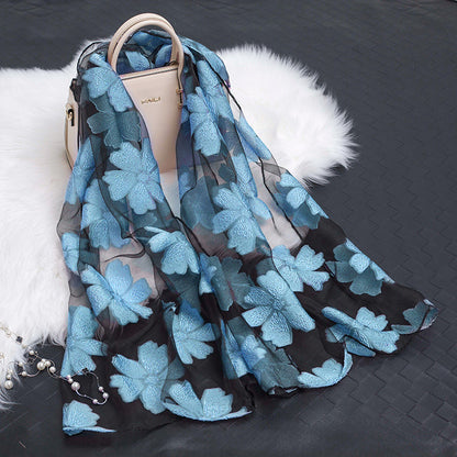Élégance florale : foulard en soie creuse