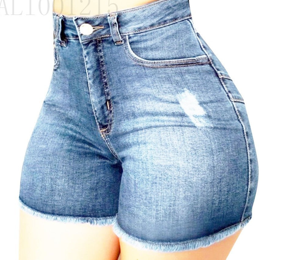Short en jean à pompons tendance : coupe slim pour femme