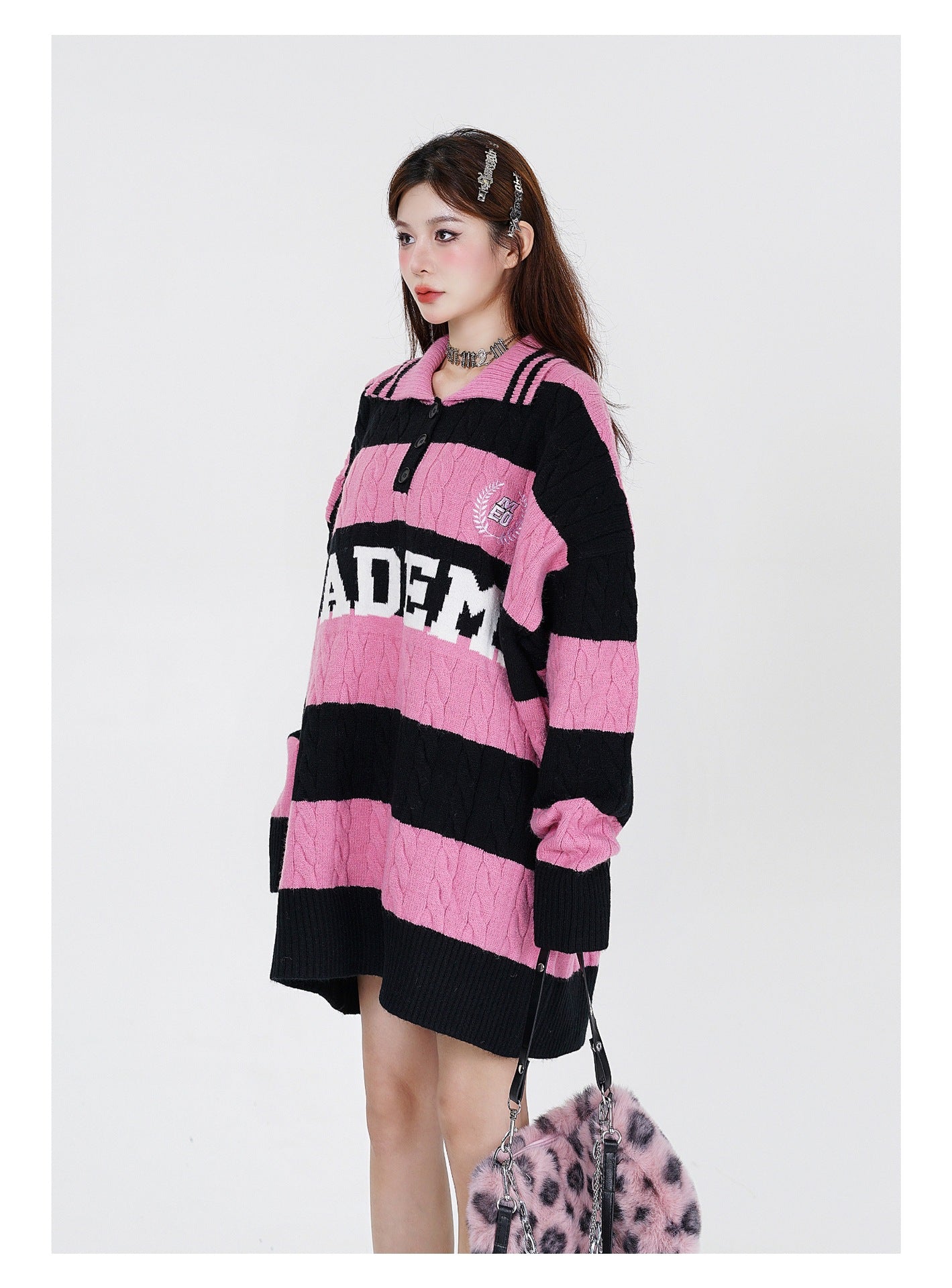 Street Chic: Pullover mit Kontraststreifen und Stickerei