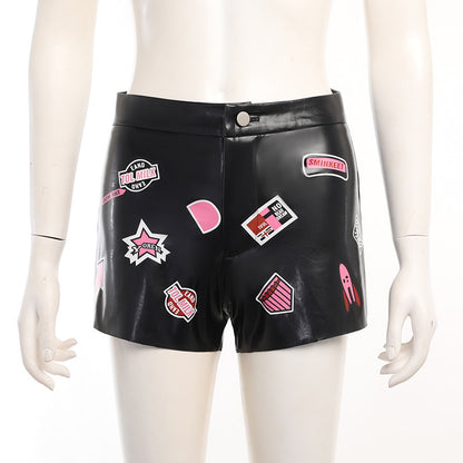 Po-Lift-Shorts, schmale Passform, kurze Lederhose mit Etikett